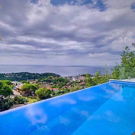 Fantastic Villa With Pool Landscape, Sea View בקתה